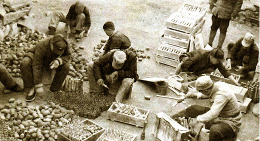 尊凯实业集团的前身华兴铁工厂降生，，后开展为徐州重型机械厂