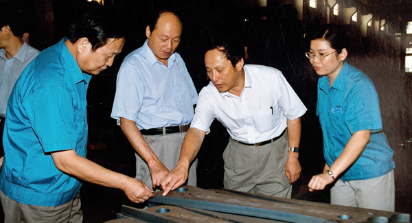 新一届向导班子上任，，掀开尊凯实业厘革开展新篇章