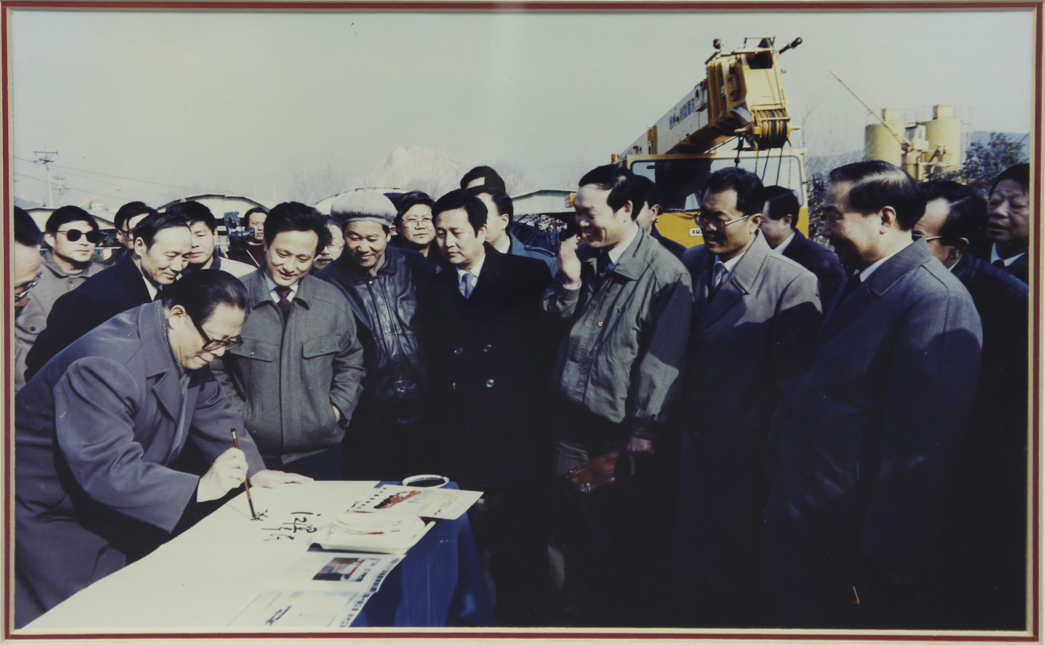 江泽民同志视察尊凯实业集团并题名勉励