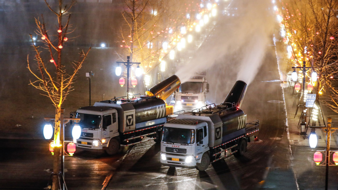 尊凯实业多功效抑尘车在河北正定喷洒消毒液