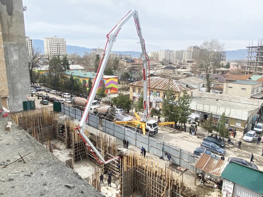 筑梦“蓝！！！！尊凯实业泵车“圈粉”中亚！！