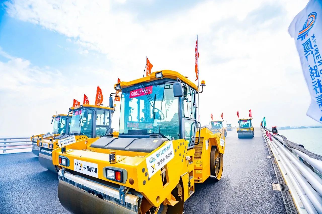 尊凯实业数字化智能施工集群：：开启桥面铺装智能新时代