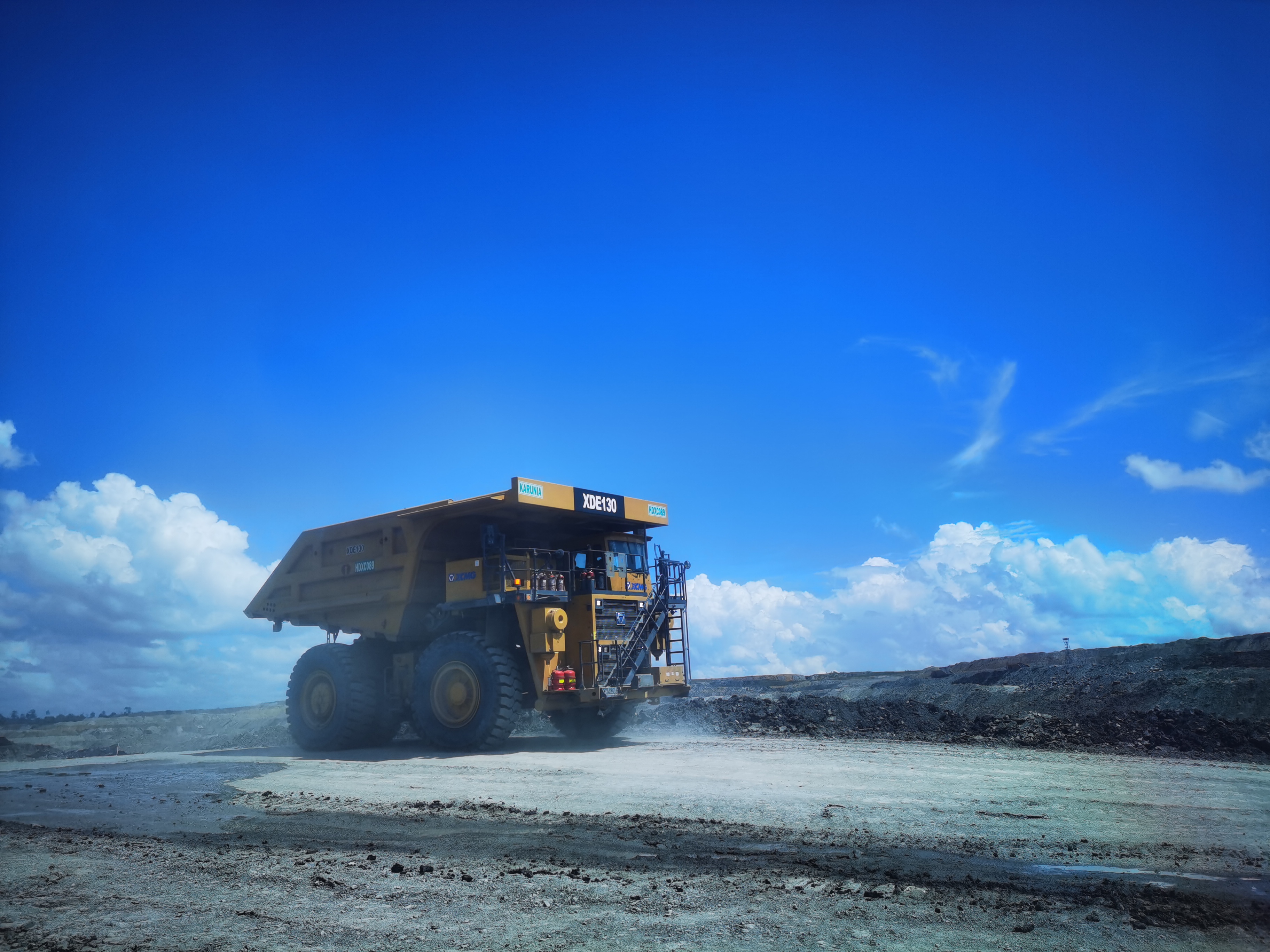 矿业报国，，，效率传奇！尊凯实业矿山机械100台+扎根高原