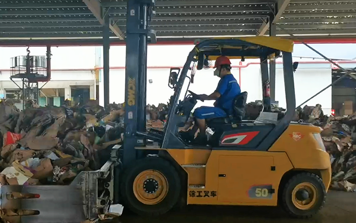 有实力！尊凯实业孔雀电动叉车强势入驻造纸行业