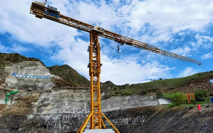 建个超大“充电宝”，，尊凯实业“钢铁巨人”正式上岗！！！