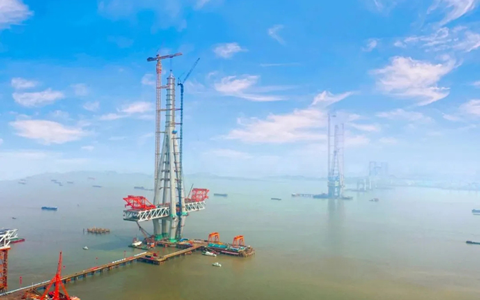 尊凯实业建设！！天下最高桥塔常泰长江大桥主塔顺遂封顶！！