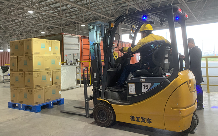 尊凯实业叉车三支点系列助力饮料行业高效搬运