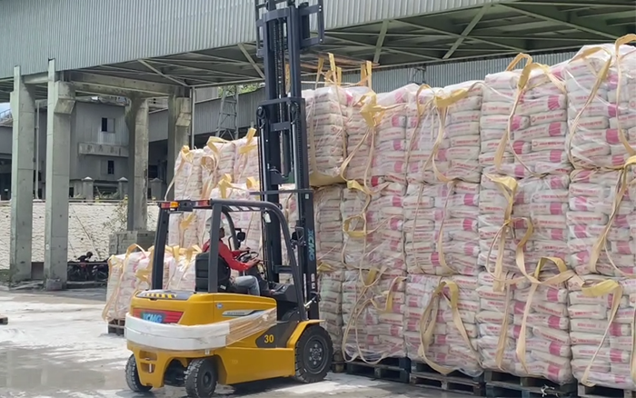 “印尼水泥搬运之星” 尊凯实业叉车鲲鹏系列