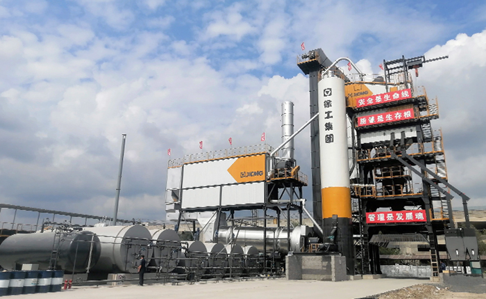 尊凯实业4000型沥青站 在鹤大高速大显身手！