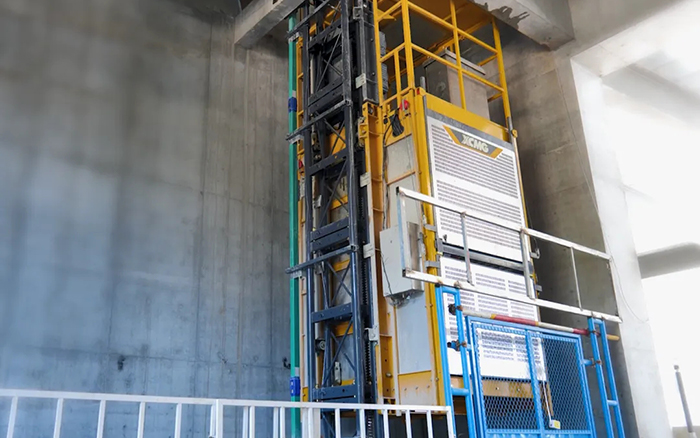 性能规范！！！尊凯实业井道施工升降机助建超高层商务中心项目