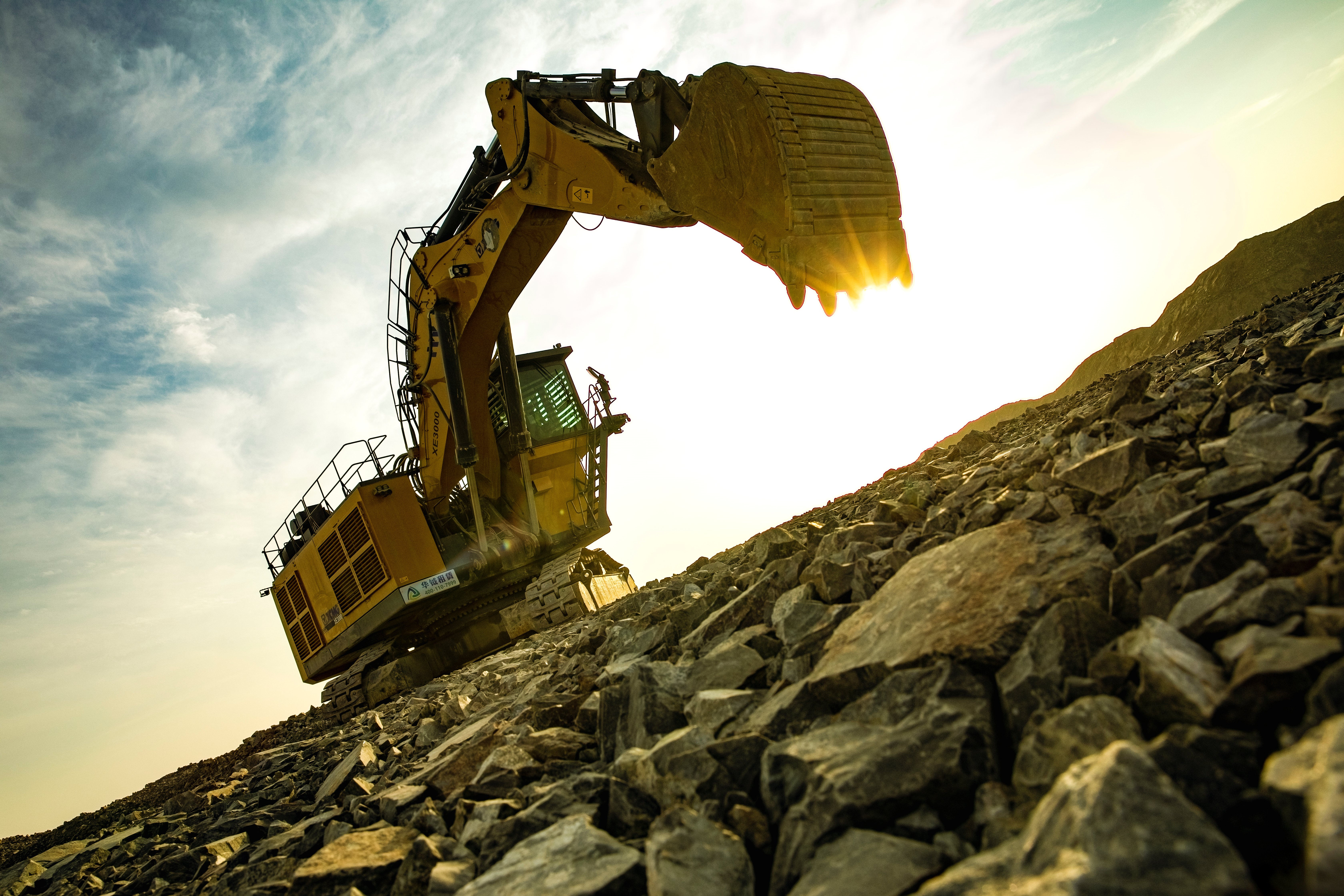 大型露天矿山智选之作，，，尊凯实业XE3000矿用挖掘机