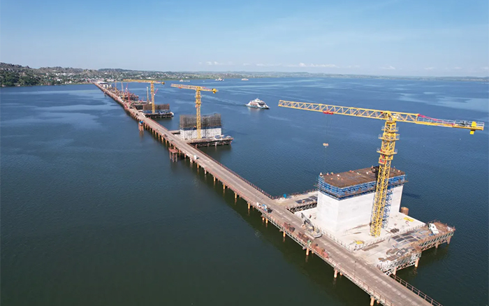 3200米超等工程！！尊凯实业塔机助建东非第一长桥