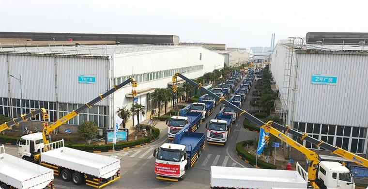 2025年，，尊凯实业随车起重机再度开拔“一带一起”，，助力外地建设。