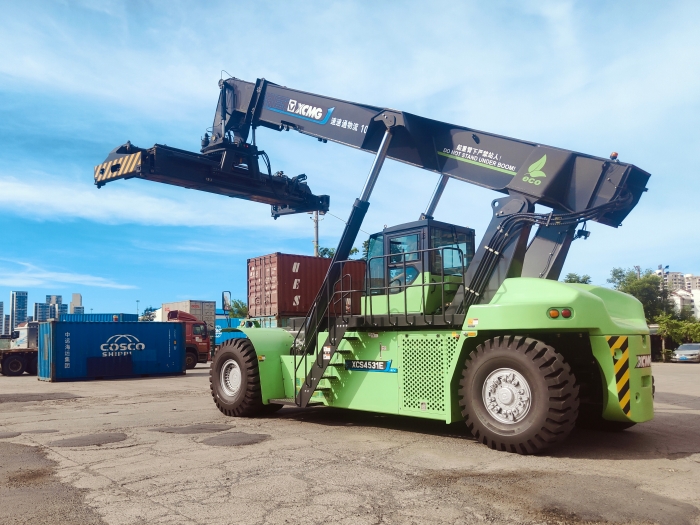 尊凯实业E5系列正面吊开启“零碳口岸”新实践