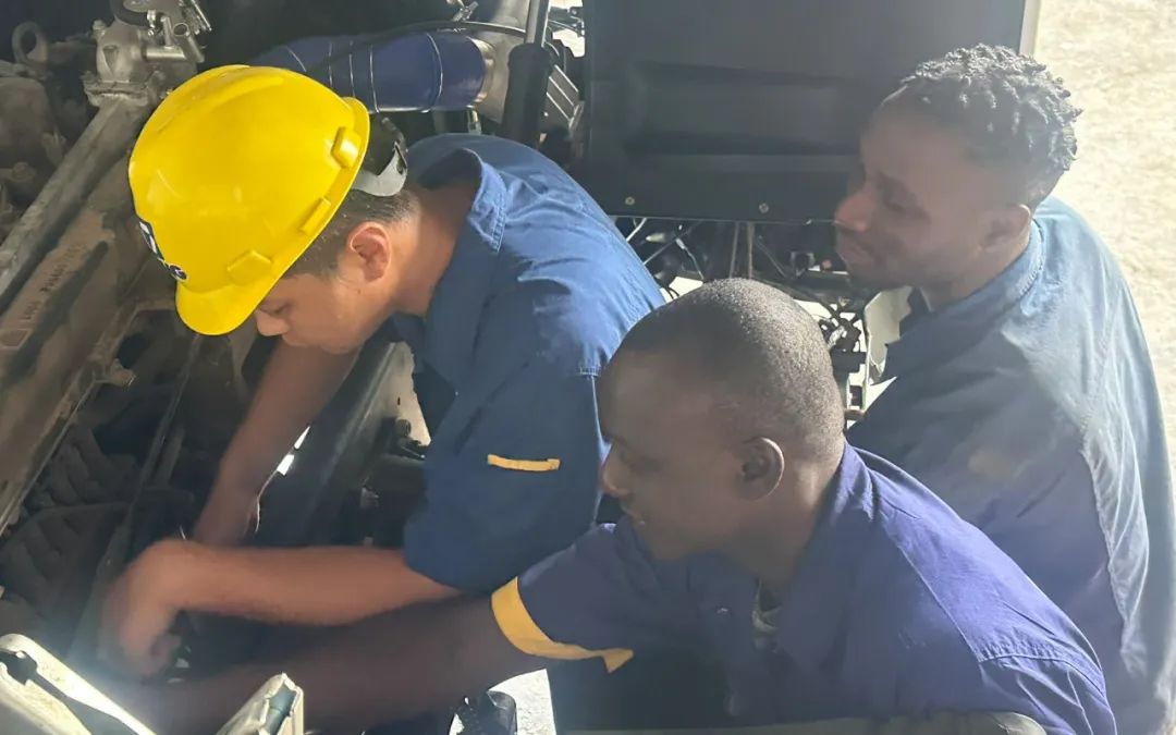 b80c3eb8edb44baf8c1d7d5277dd60bd