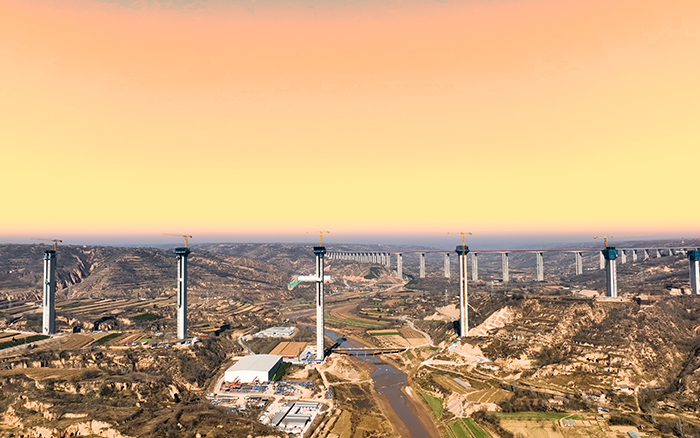 群塔架飞虹 尊凯实业金征战黄土高原