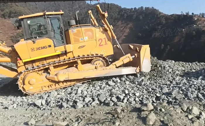 矿山施工利器——尊凯实业D360推土机