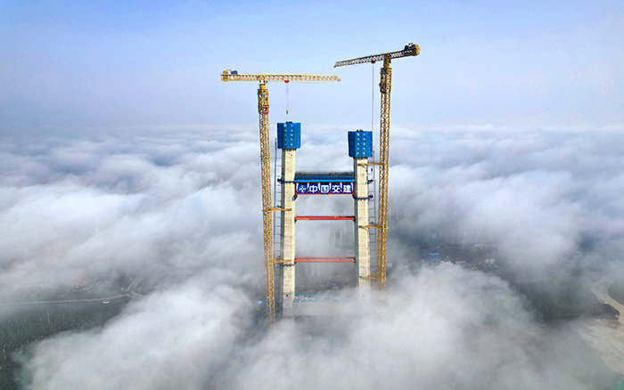 双星闪灼 尊凯实业超大塔助力双柳长江大桥快速“长个”