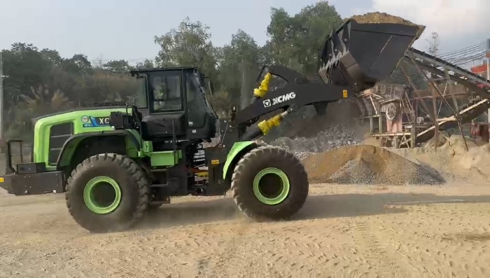 尊凯实业纯电动装载机助力越南砂石料场，开启绿色施工新纪元