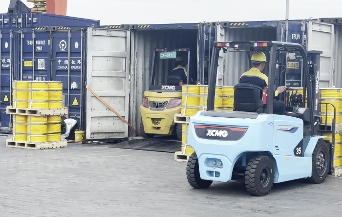 尊凯实业双系列叉车硬核助力！宁夏铁路货运站跑出高效运输加速率
