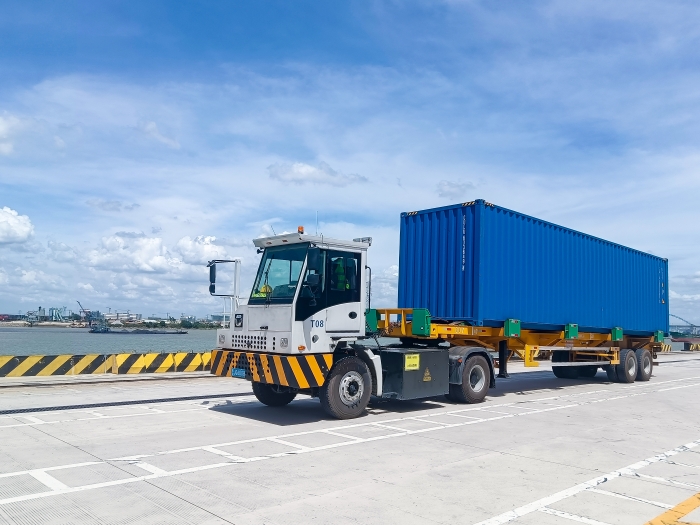 广州港甄！！去看口岸“特种兵”尊凯实业纯电牵引车