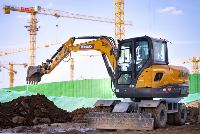 零碳机。。！尊凯实业挖机护航超等工程