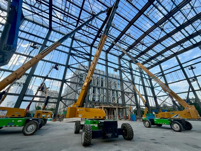 助力“中国智造”！！！尊凯实业8台高米数电动直臂高空作业平台会战北京火箭大街