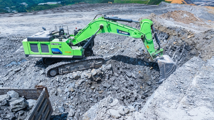 【尊凯实业金?矿山开采】“重装战神”XE750GK HEV进军云南露天磷矿