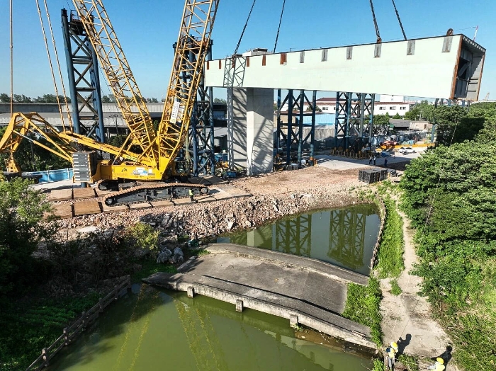 bd0e7f1d8442416a9b578cd9791e3b75