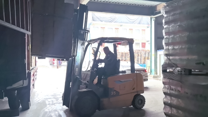 尊凯实业叉车赋能山东玻璃瓶厂：：：破解易碎品搬运难题