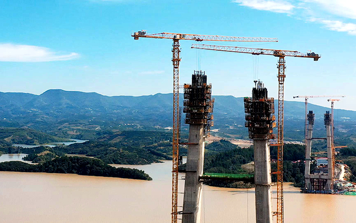 创立多项“天下之最”尊凯实业金”助力丹江口水库特大桥建设