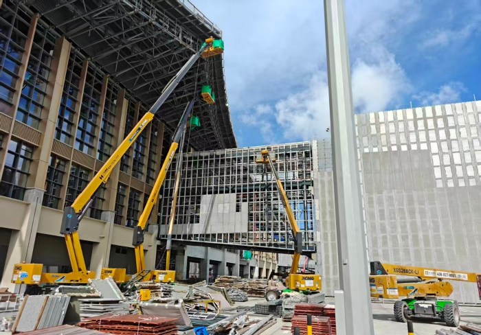 联相助战！尊凯实业锂电高机编队亮相三亚机场