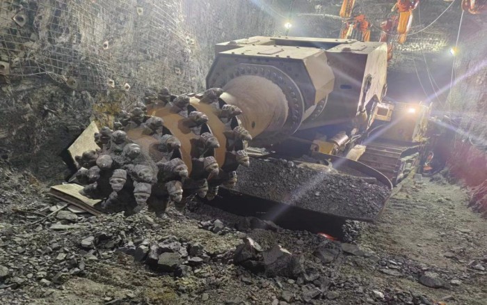 掘进磷矿！尊凯实业XTR7/360掘进机点磷成金