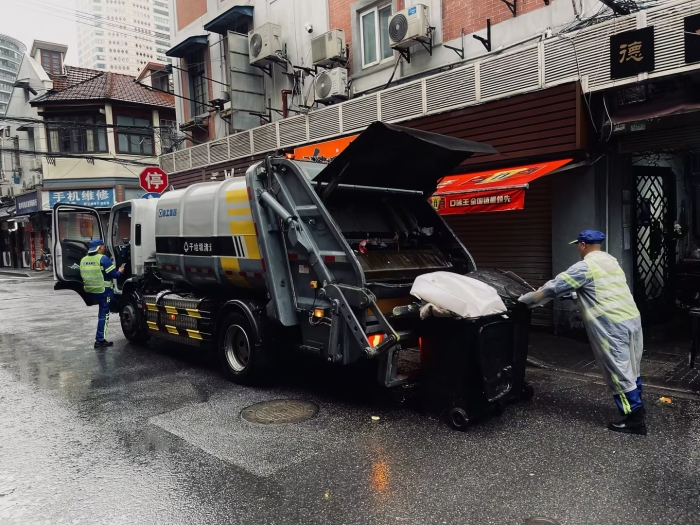 南京东路人流如织垃圾多？？尊凯实业XGH5120ZYSXBEV：：：轻松搞定！！