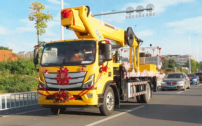 婚车新物种！！！尊凯实业高空作业车见证“硬核浪漫”