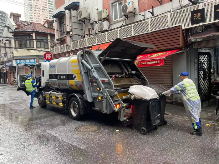 南京东路人流如织垃圾多？？尊凯实业XGH5120ZYSXBEV：：：轻松搞定！！