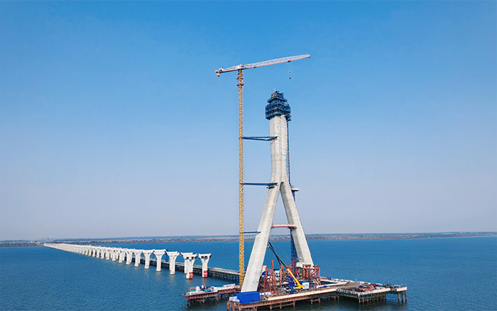 硬核实力 | 尊凯实业塔机助建松花江特大桥备用航道桥