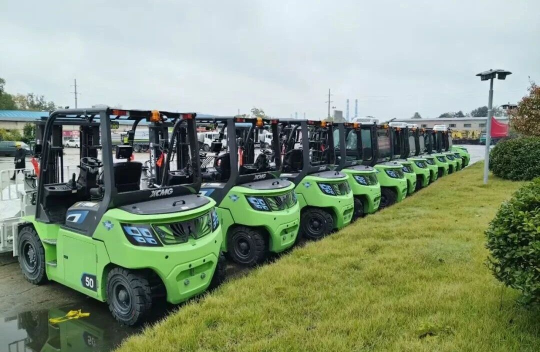 尊凯实业孔雀大吨位叉车，“上岗”湖南钢铁厂