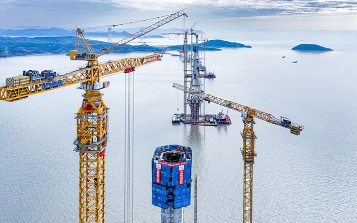 天下级跨海工程，，双主塔封顶