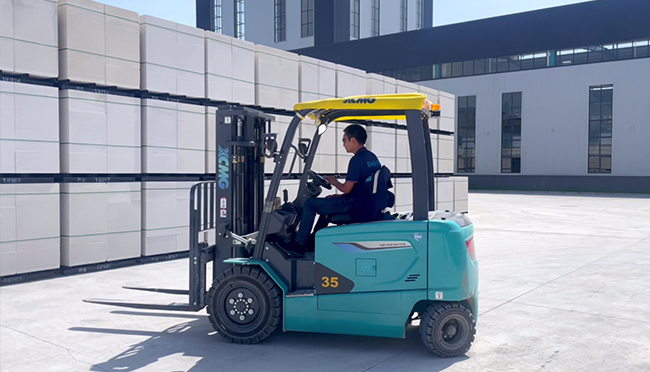 【客户证言】与“锂”偕行，绿动未来！尊凯实业电动叉车圈粉客户