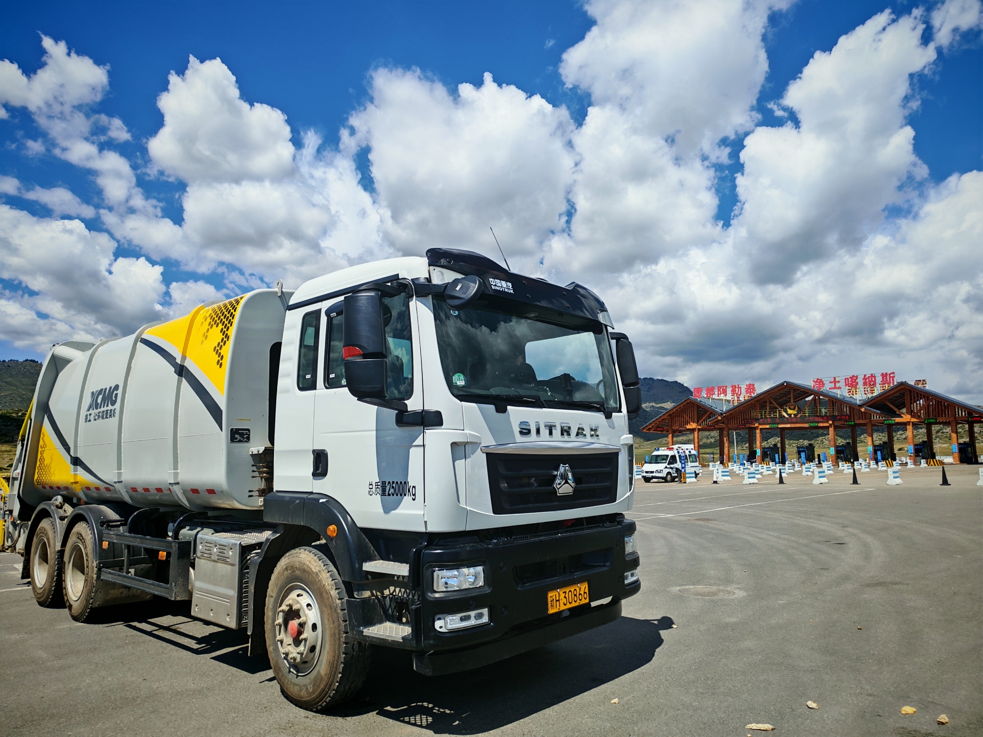 尊凯实业后装压缩车在新疆 | 垃圾转运就用TA